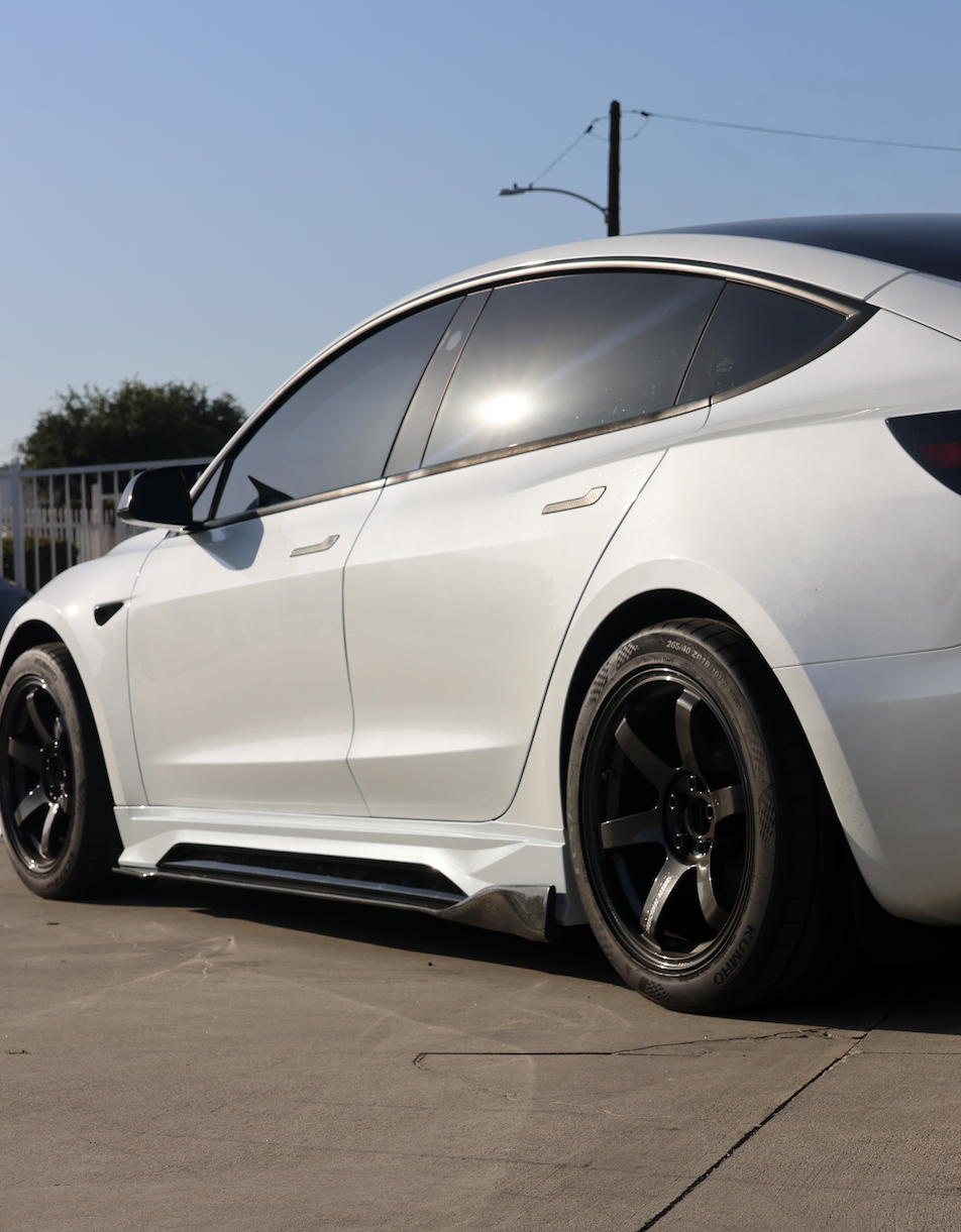 Tesla Model 3 Highland MC Design Pearl White Blk Side Skirt Extension