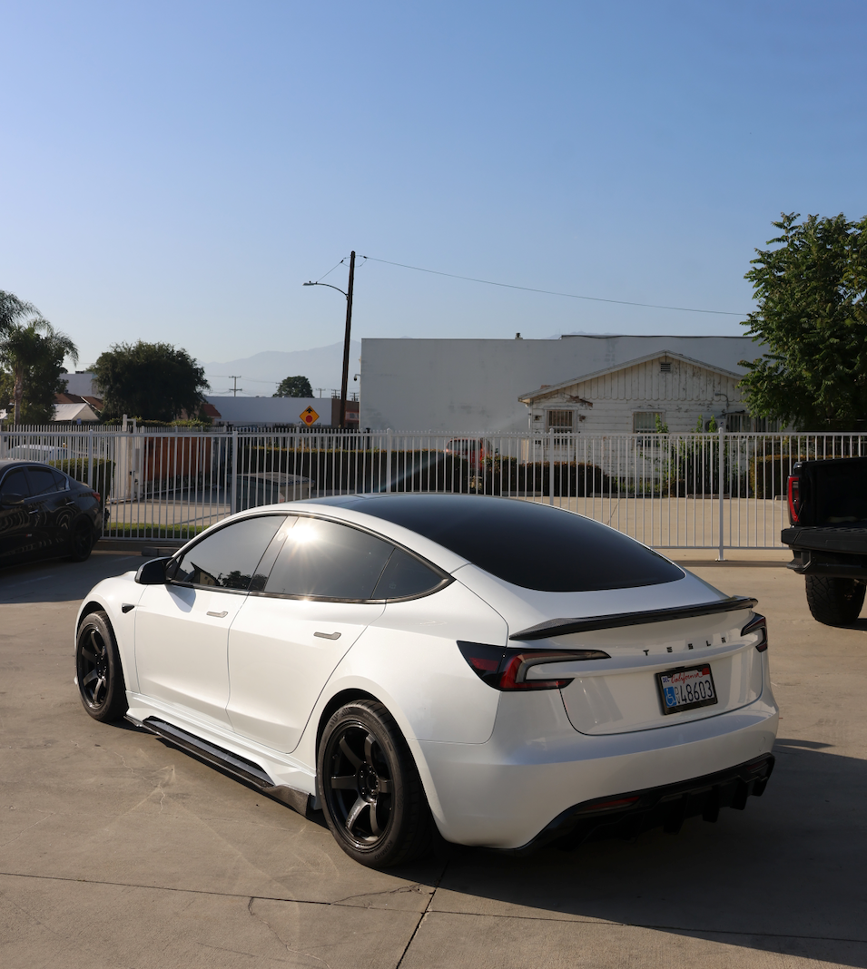 Tesla Model 3 Highland MC Design Pearl White Blk Side Skirt Extension