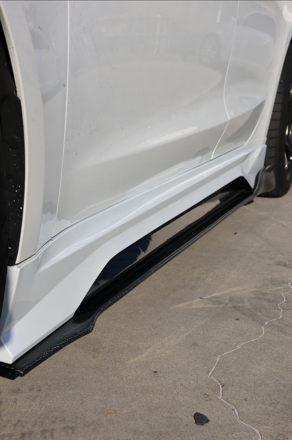 Tesla Model 3 Highland MC Design Pearl White Blk Side Skirt Extension